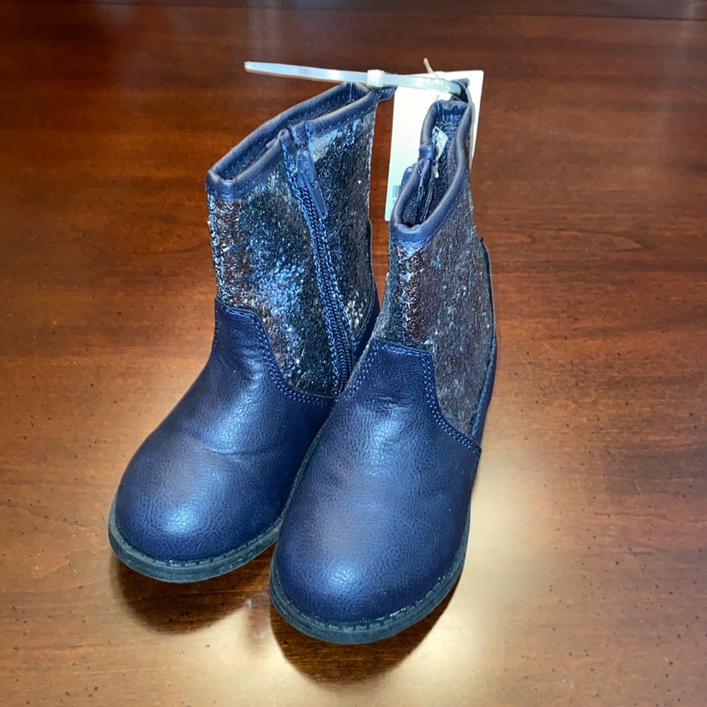 Carter’s little girls boots. Size 7. New with tags!